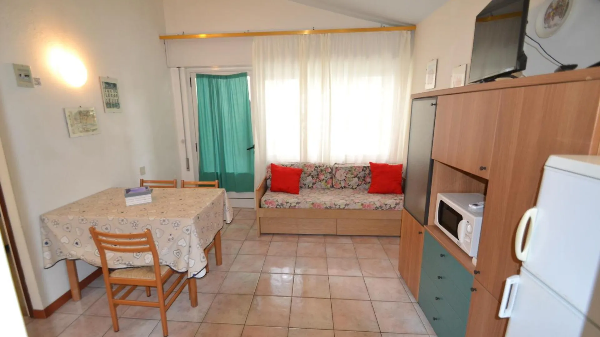 Dolomiti Apartment Bibione 0*,